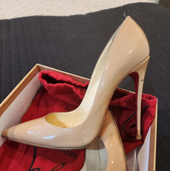 Christian Louboutin So Kate Patent Pump - Picture 4 of 9